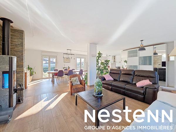 Maison individuelle à Chassieu. 170 m² habitables. 6 chambres. sous-sol. Terrain.