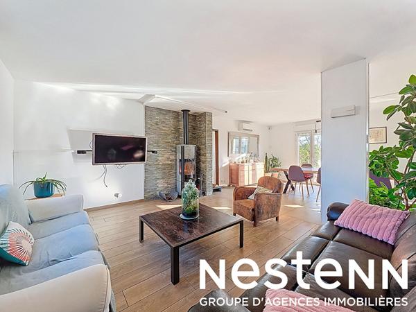 Maison individuelle à Chassieu. 170 m² habitables. 6 chambres. sous-sol. Terrain.