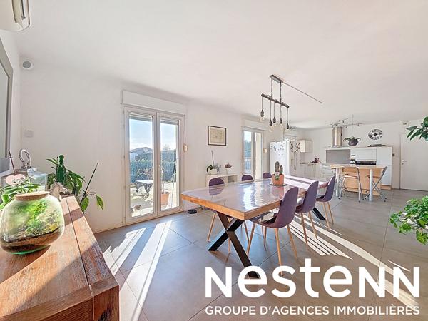 Maison individuelle à Chassieu. 170 m² habitables. 6 chambres. sous-sol. Terrain.