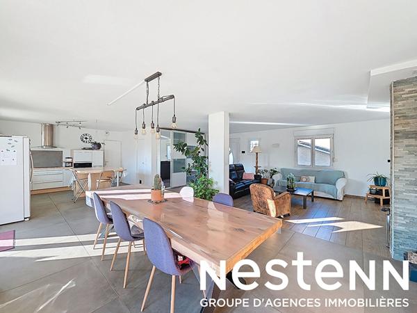 Maison individuelle à Chassieu. 170 m² habitables. 6 chambres. sous-sol. Terrain.