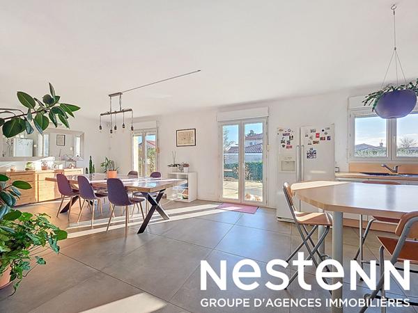 Maison individuelle à Chassieu. 170 m² habitables. 6 chambres. sous-sol. Terrain.