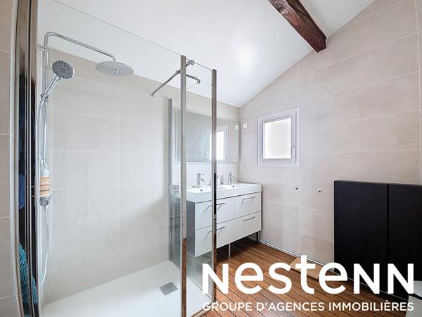 Maison individuelle à Chassieu. 170 m² habitables. 6 chambres. sous-sol. Terrain.