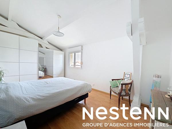 Maison individuelle à Chassieu. 170 m² habitables. 6 chambres. sous-sol. Terrain.