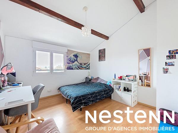 Maison individuelle à Chassieu. 170 m² habitables. 6 chambres. sous-sol. Terrain.