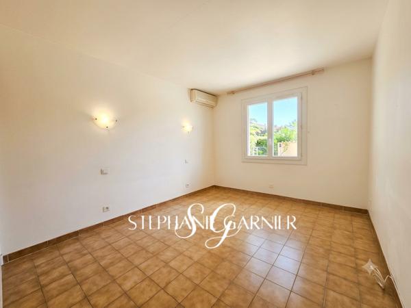 Charmante villa avec garage et jardin