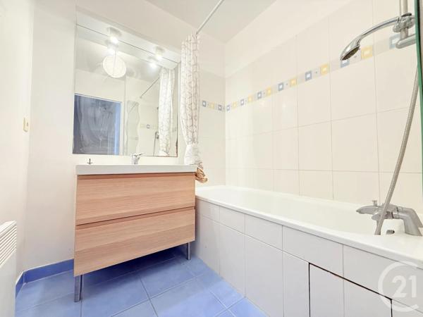 Appartement F3 à vendre  3 pièces - 58,12 m 2   ST OUEN  - 93
