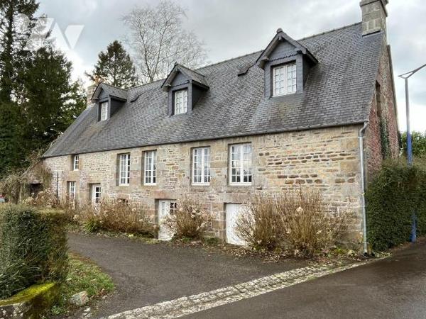 A vendre sur la commune de Sourdeval dans le bourg de Vengeons, maison individuelle en pierres ...