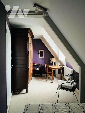 A vendre sur la commune de Sourdeval dans le bourg de Vengeons, maison individuelle en pierres ...