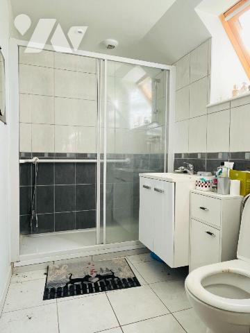 A vendre sur la commune de Sourdeval dans le bourg de Vengeons, maison individuelle en pierres ...