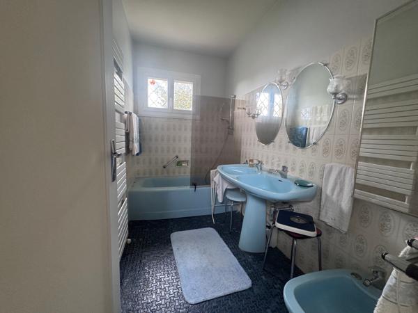 Maison 8 pièce(s) 5 chambre(s) 215 m²
