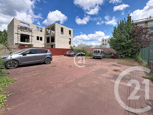 Parking à vendre  12 m 2   MONTREUIL  - 93