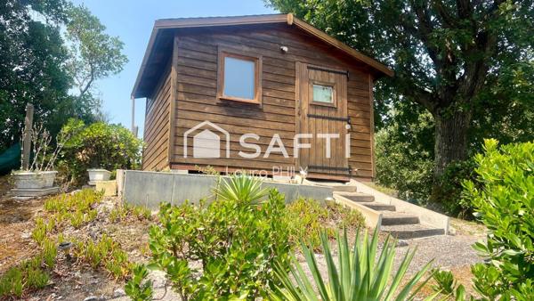 Dans un environnement paisible, cette maison de plain-pied est idéalement située à quelques centaines de mètres du lac.