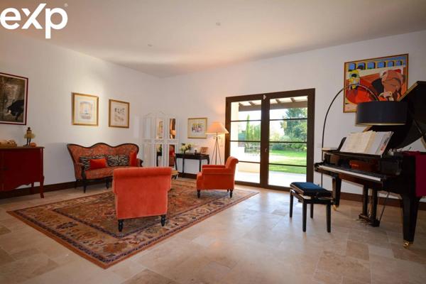 Proche de Bordeaux-Proprieté Familiale-rénovée -Piscine - Parc - Garage