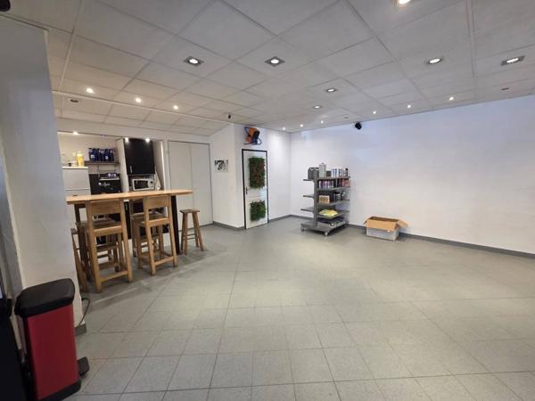 Bureau Commerce tres bon Etat Parking Gratuit