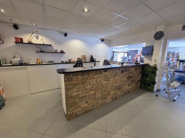 Bureau Commerce tres bon Etat Parking Gratuit