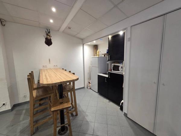 Bureau Commerce tres bon Etat Parking Gratuit