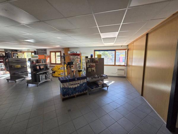 Bureau Commerce tres bon Etat Parking Gratuit