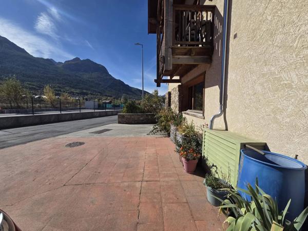 Bureau Commerce tres bon Etat Parking Gratuit