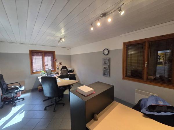 Bureau Commerce tres bon Etat Parking Gratuit