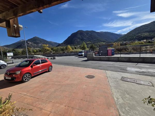 Bureau Commerce tres bon Etat Parking Gratuit