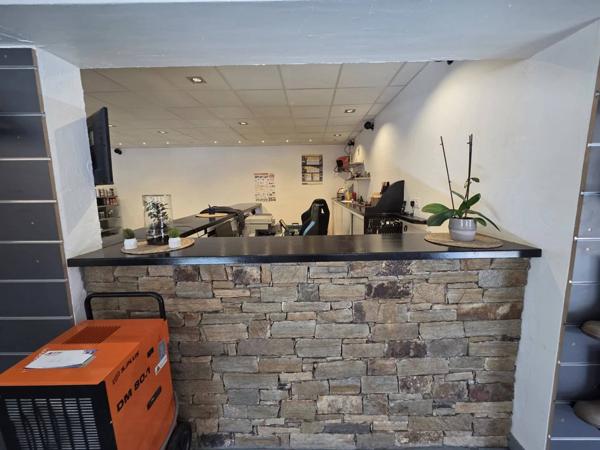 Bureau Commerce tres bon Etat Parking Gratuit