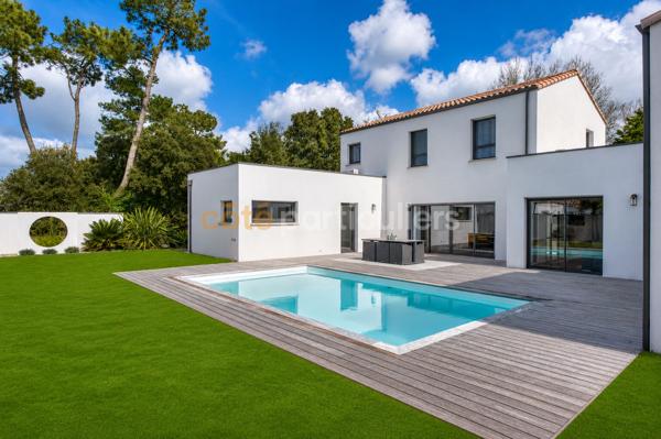 Vente
                Maison182 m² - 10 Pièces -
                    SAINT HILAIRE DE RIEZ (85270)