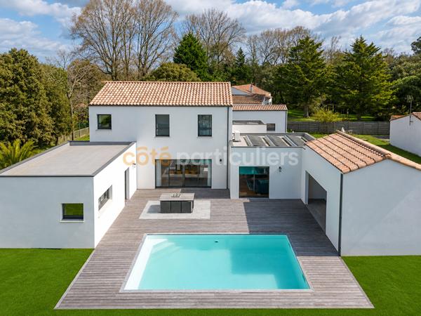 Vente
                Maison182 m² - 10 Pièces -
                    SAINT HILAIRE DE RIEZ (85270)