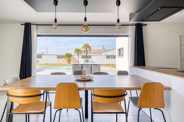 Vente
                Maison182 m² - 10 Pièces -
                    SAINT HILAIRE DE RIEZ (85270)