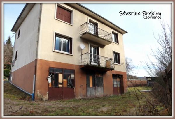 Immeuble vide composé de 2 appartements, 2 garages et un terrain à vendre CHABRELOCHE (63)