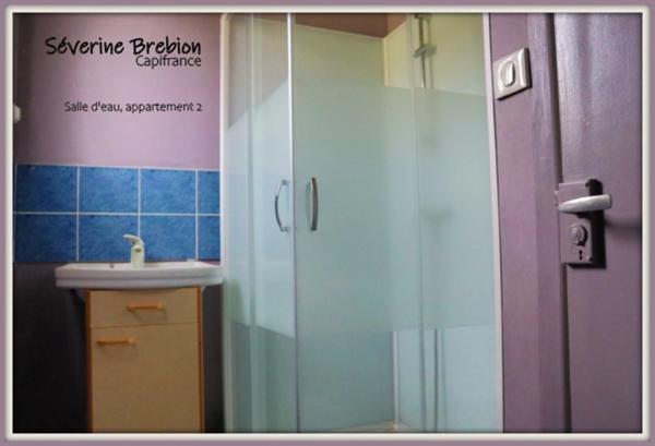 Immeuble vide composé de 2 appartements, 2 garages et un terrain à vendre CHABRELOCHE (63)