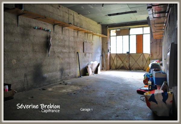 Immeuble vide composé de 2 appartements, 2 garages et un terrain à vendre CHABRELOCHE (63)