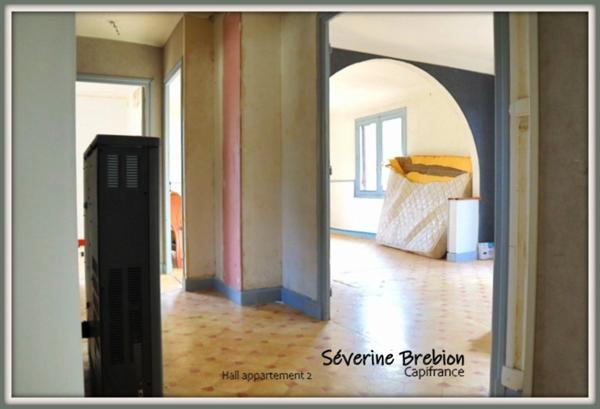 Immeuble vide composé de 2 appartements, 2 garages et un terrain à vendre CHABRELOCHE (63)