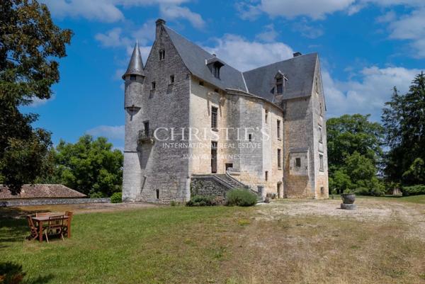 Château historique avec chapelle romane, dépendances et 56 hectares de terres