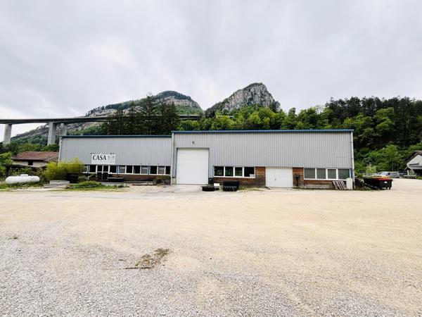 Local commercial et industriel de 1200m2
