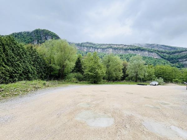 Local commercial et industriel de 1200m2