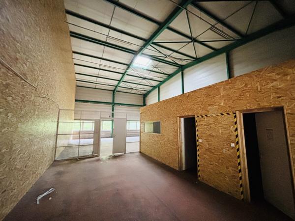 Local commercial et industriel de 1200m2