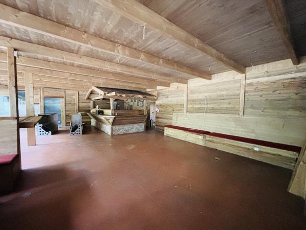 Local commercial et industriel de 1200m2