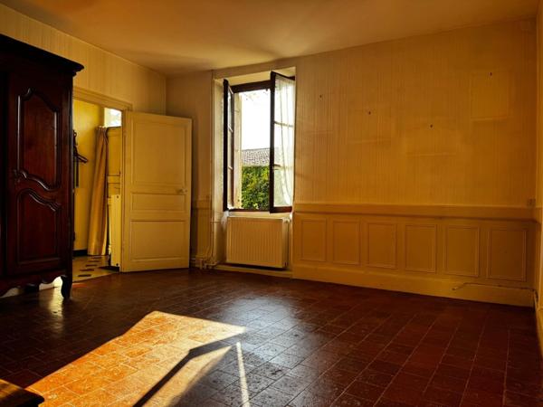 Maison individuelle au centre de Couches