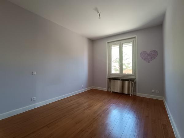 Maison
         6 pièces
        - 126 m² Exclusivité 367 000 € *