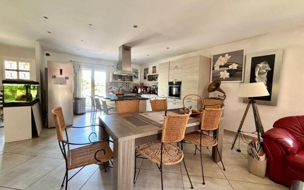 Maison à vendre    5 pièces •  Gigean
