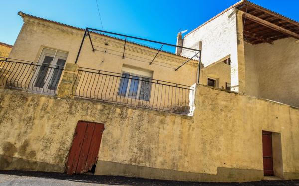 Maison à vendre    5 pièces •  Estézargues