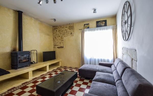 Maison à vendre    5 pièces •  Estézargues