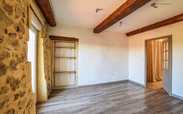 Maison à vendre    5 pièces •  Estézargues