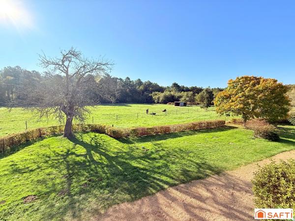 Propriété de plus de 21 hectares, forêts et prés, avec une sublime longère et dépendance