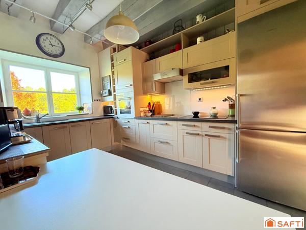 Propriété de plus de 21 hectares, forêts et prés, avec une sublime longère et dépendance