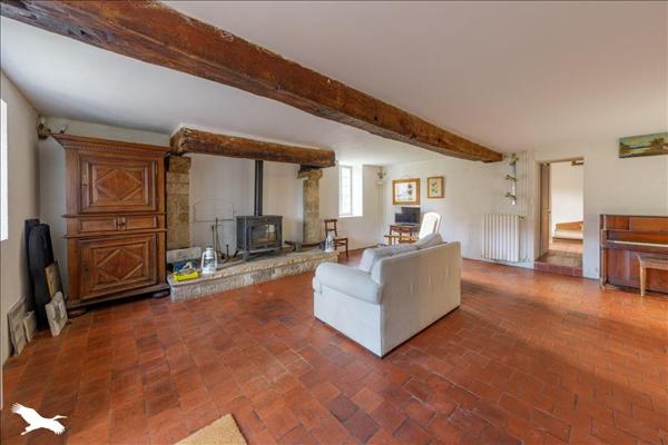 Maison à vendre |  Nozières |  9 pièces | 247 m²