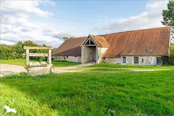 Maison à vendre |  Nozières |  9 pièces | 247 m²