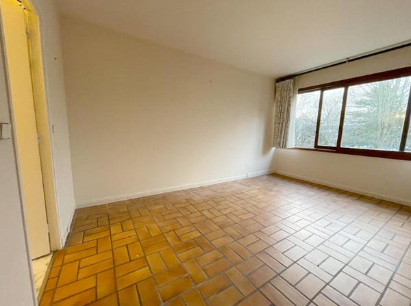 Le Chesnay (78150) Appartement 102M2 PARLY 2 - TYPE 2 - LOGGIA - SECTEUR PRE VERT - PROCHE BLANCHE DE CASTILLE ET COMMODITES - FO