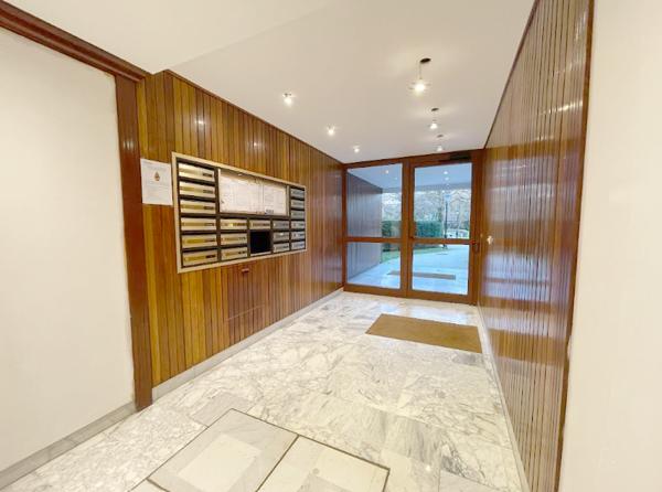 Le Chesnay (78150) Appartement 102M2 PARLY 2 - TYPE 2 - LOGGIA - SECTEUR PRE VERT - PROCHE BLANCHE DE CASTILLE ET COMMODITES - FO