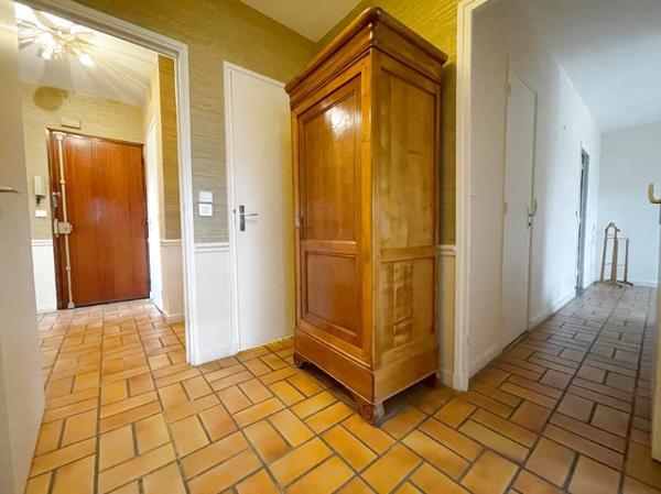 Le Chesnay (78150) Appartement 102M2 PARLY 2 - TYPE 2 - LOGGIA - SECTEUR PRE VERT - PROCHE BLANCHE DE CASTILLE ET COMMODITES - FO